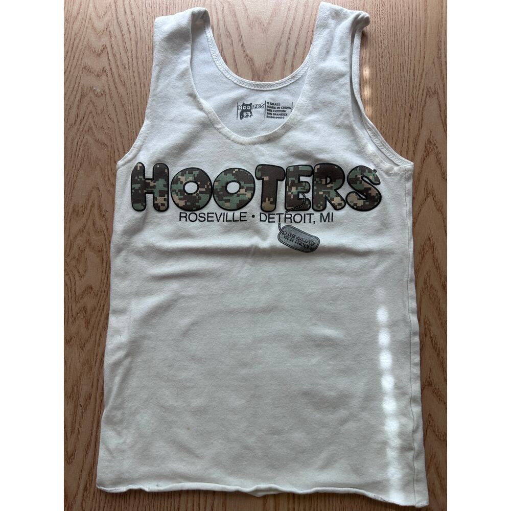 B15 Women’s Hooters Girl Rare Camo Uniform Tank from Detroit Michigan size Xs